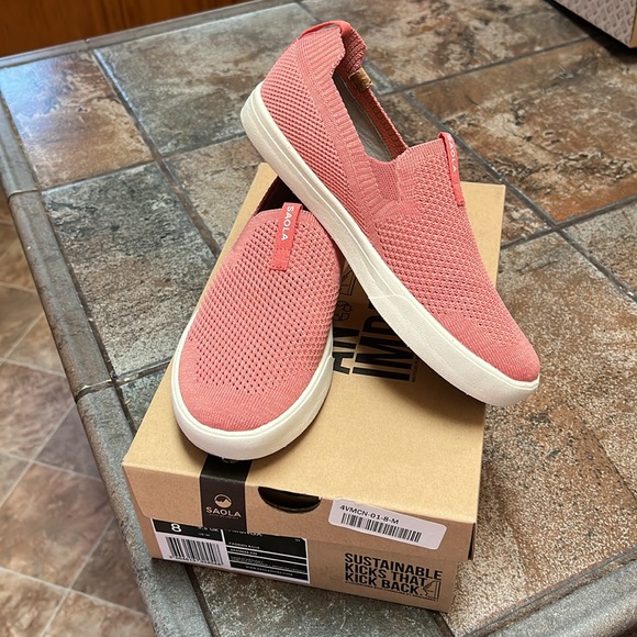 New in box Saola Virunga slip on sneakers in Faded Rose, size 8 - Picture 2 of 4